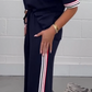 T-shirt à manches courtes avec bandes latérales et pantalon de jogging à jambes larges