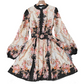 🌸 Élégance intemporelle – Robe mini à col montant et imprimé floral romantique 🌷