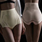 💥NEW HOT SALE💥Short en microfibre 4 en 1 sculptant et brûleur de graisse 🌸 : active la chaleur et stimule la circulation. Pour une silhouette plus ferme et plus lisse. Pas besoin de salle de sport. Un choix gainant intelligent. 🧘‍♀️